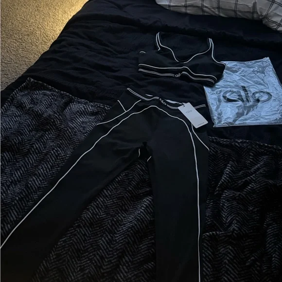 ALO Yoga Black Sports Bra and Leggings Set